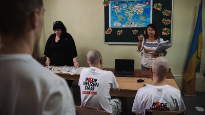 засуджені неповнолітні на уроці