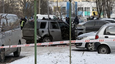 Позашляховик, який вибухнув в Оболонському районі Києва, 4 січня 2026 року