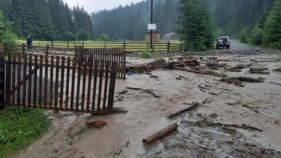 У селі на Закарпатті через негоду зійшли селеві потоки У селі на Закарпатті через негоду зійшли селеві потоки