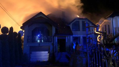 На Закарпатті горів будинок, в який влучила блискавка На Закарпатті горів будинок, в який влучила блискавка