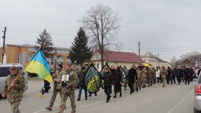 Був депутатом і командиром роти. У Чернівецькій області попрощалися із загиблим військовим Іваном Варчуком Був депутатом і командиром роти. У Чернівецькій області попрощалися із загиблим військовим Іваном Варчуком