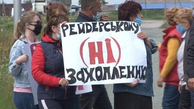 На Дніпропетровщині селяни перекрили трасу: вимагають від агрофірми сплатити борг за землю На Дніпропетровщині селяни перекрили трасу: вимагають від агрофірми сплатити борг за землю