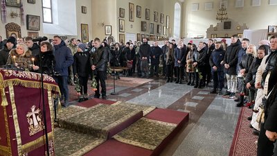"Завжди був промінчиком сонця": у Полтаві попрощалися із полеглим бійцем Сергієм Марьєнковим "Завжди був промінчиком сонця": у Полтаві попрощалися із полеглим бійцем Сергієм Марьєнковим