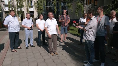 Відсторонення Шустика: під діагностичним центром в Рівному збирались прихильники головлікаря Відсторонення Шустика: під діагностичним центром в Рівному збирались прихильники головлікаря