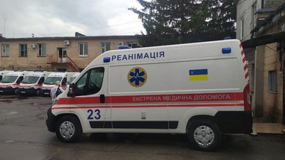 Черкаські медики отримали ключі від нових автомобілів "швидкої" Черкаські медики отримали ключі від нових автомобілів "швидкої"