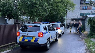 У Коломиї чоловік увірвався в готель і почав нищити майно