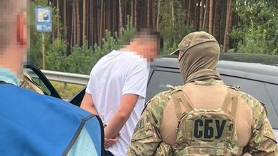 Митників на Волині затримали на хабарі Митників на Волині затримали на хабарі