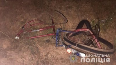 На Одещині водій збив двох людей на велосипеді: вони загинули