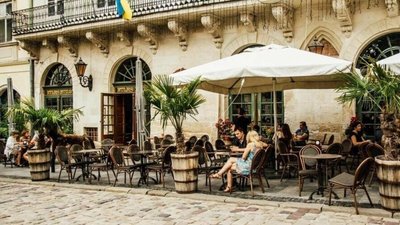 Літній майданчик у центрі Львова