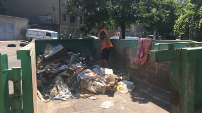 Вдруге за літо: у житловому будинку в Одесі знов обвалився дах