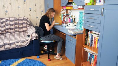 Вишиває шеврони та продає авторські прикраси: як вінничанка Анна Баланюк допомагає захисникам Вишиває шеврони та продає авторські прикраси: як вінничанка Анна Баланюк допомагає захисникам