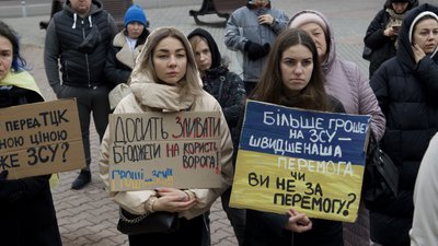 Суспільне Черкаси / Ілля Малоног, акція "Гроші на ЗСУ" під міськрадою в Черкасах, 18 листопада 2023 рік Суспільне Черкаси / Ілля Малоног, акція "Гроші на ЗСУ" під міськрадою в Черкасах, 18 листопада 2023 рік