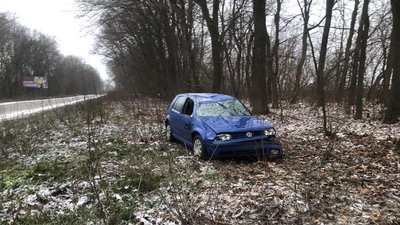 автівка, кювет