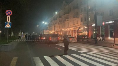 50 тисяч доларів: у центрі Чернігова затримали підозрюваного у хабарництві