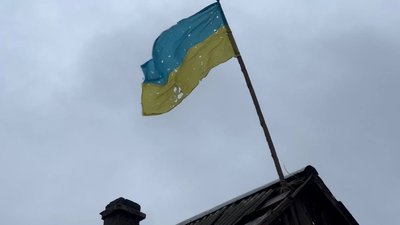 Немає вцілілих будівель: як живуть люди в зруйнованому селищі на Миколаївщині