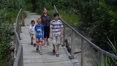 "Швидка їхала понад годину". У прифронтовому селі просять відбудувати зруйнований обстрілами міст "Швидка їхала понад годину". У прифронтовому селі просять відбудувати зруйнований обстрілами міст