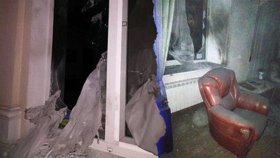 У Миколаєві невідомі закинули пляшки із запальною сумішшю в офіс адвоката Калаянова