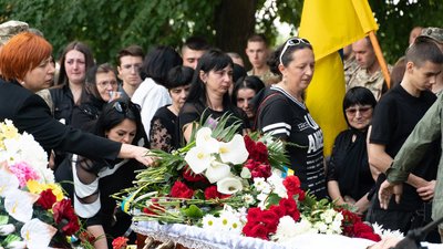 В Ужгороді попрощалися із двома загиблими захисниками Сергієм Готрою та Денисом Кофелем