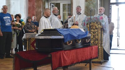 У Луцьку попрощалися з 46-річним захисником Михайлом Сафатюком У Луцьку попрощалися з 46-річним захисником Михайлом Сафатюком