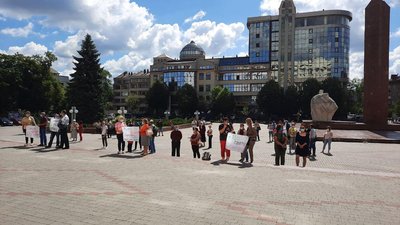 У Франківську протестують жителі Дзвиняцької ОТГ– хочуть до Франківського району