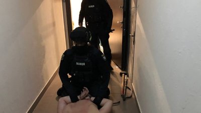 Збували наркотики: на Дніпропетровщині викрили злочинну групу, до якої входили поліцейські