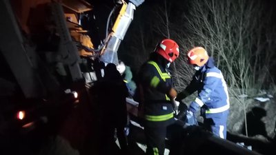 На Львівщині перекинулась вантажівка, яка перевозила бітумну емульсію На Львівщині перекинулась вантажівка, яка перевозила бітумну емульсію