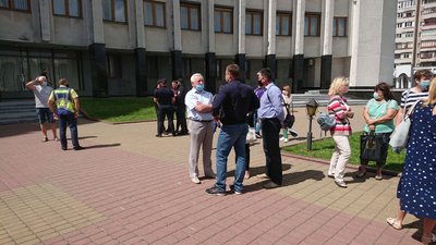 Волинські перевізники пікетують ОДА. Вимагають відновити міжобласні сполучення