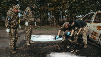 "З орками працюєш майже як на конвеєрі": як ексгумують тіла військових у прифронтових зонах