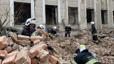 Наслідки ракетного обстрілу у Вінниці — фоторепортаж Наслідки ракетного обстрілу у Вінниці — фоторепортаж