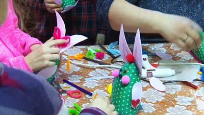 Рукоділля та психотерапія: у Вінниці проводять сеанси реабілітації для переселенців Рукоділля та психотерапія: у Вінниці проводять сеанси реабілітації для переселенців