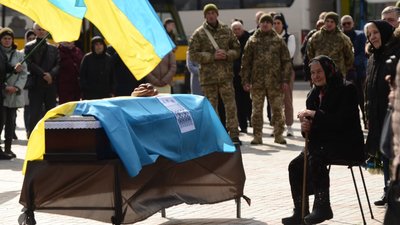У Рівному попрощалися із бійцем Сергієм Ковбарем У Рівному попрощалися із бійцем Сергієм Ковбарем
