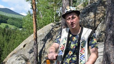 Кореспондент гірської газети схожий на вовка