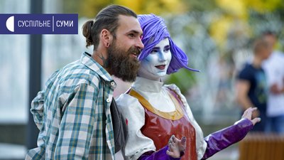Як тільки з’являються гроші, зникає мистецтво, – сумський вуличний митець Дмитро Буйвал Як тільки з’являються гроші, зникає мистецтво, – сумський вуличний митець Дмитро Буйвал