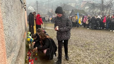 На Закарпатті відкрили меморіальну дошку полеглому військовому Роману Бендаку На Закарпатті відкрили меморіальну дошку полеглому військовому Роману Бендаку