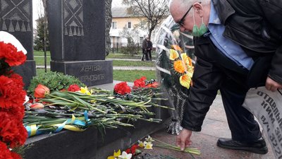 У Сумах вшанували пам'ять ліквідаторів Чорнобильської аварії У Сумах вшанували пам'ять ліквідаторів Чорнобильської аварії