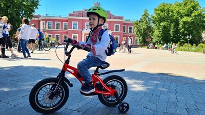 Квитки в кіно, ліхтарі та фітнесбраслет. У Кропивницькому нагородили переможців конкурсу вишиванок