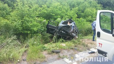 Лобове зіткнення з вантажівкою на Рівненщині: дитина загинула, батьки – у лікарні Лобове зіткнення з вантажівкою на Рівненщині: дитина загинула, батьки – у лікарні