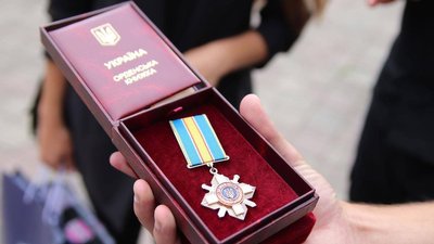 Поліцейських з Донеччини й Луганщини нагородили посмертно. Ордени "За мужність" отримали їхні родини