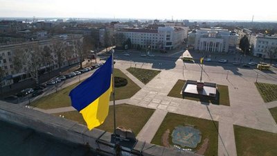 Без "зеленого" коридору, з мінімальним запасом ліків, але Херсон живе - міський голова