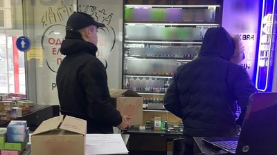 Поліцейські Дніпра викрили продаж безакцизних товарів на майже 350 тисяч гривень