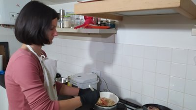 Тернополянка відмовилася від фабричних цукерок Тернополянка відмовилася від фабричних цукерок