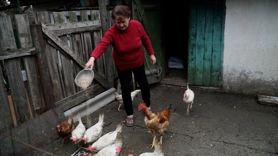 "Ми трохи заспокоїлись, але, хочемо додому": як живе родина з прикордоння Чернігівщини, яка покинула дім через обстріли "Ми трохи заспокоїлись, але, хочемо додому": як живе родина з прикордоння Чернігівщини, яка покинула дім через обстріли