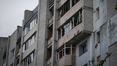 У Каневі встановлять вікна у пошкоджених будинках