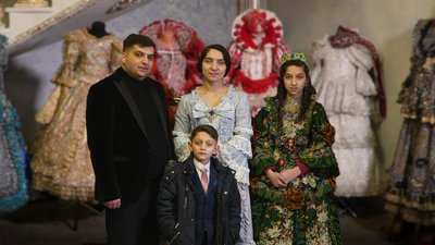 Самостійно шиють для себе одяг. Родина Богар з Закарпаття хоче створити музей ромської культури