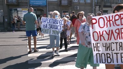 "Труять людей": як місцеві жителі протистоять викидам заводів у Харкові "Труять людей": як місцеві жителі протистоять викидам заводів у Харкові
