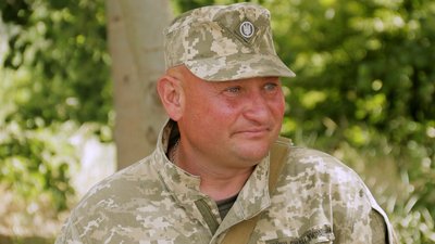 День батька в окопах: як чернігівець разом із сином пішли служити в ТРО День батька в окопах: як чернігівець разом із сином пішли служити в ТРО
