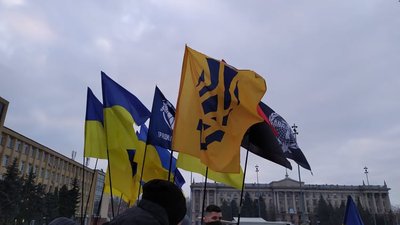 Віддати шану Героям Небесної Сотні: миколаївці зібралися на місці проведення місцевого Євромайдану