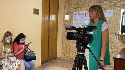 Бабусі травмованого хлопчика з Черкас обирають запобіжний захід. Журналістів не пустили Бабусі травмованого хлопчика з Черкас обирають запобіжний захід. Журналістів не пустили