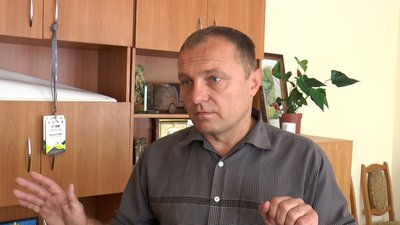 На Косівщині люди перекрили дорогу: просять не закривати сільську гімназію На Косівщині люди перекрили дорогу: просять не закривати сільську гімназію