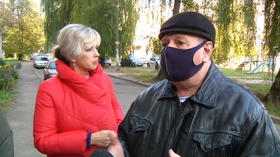 У Житомирі мешканці багатоповерхівки скаржаться на сусіда, який збирає сміття в квартирі У Житомирі мешканці багатоповерхівки скаржаться на сусіда, який збирає сміття в квартирі